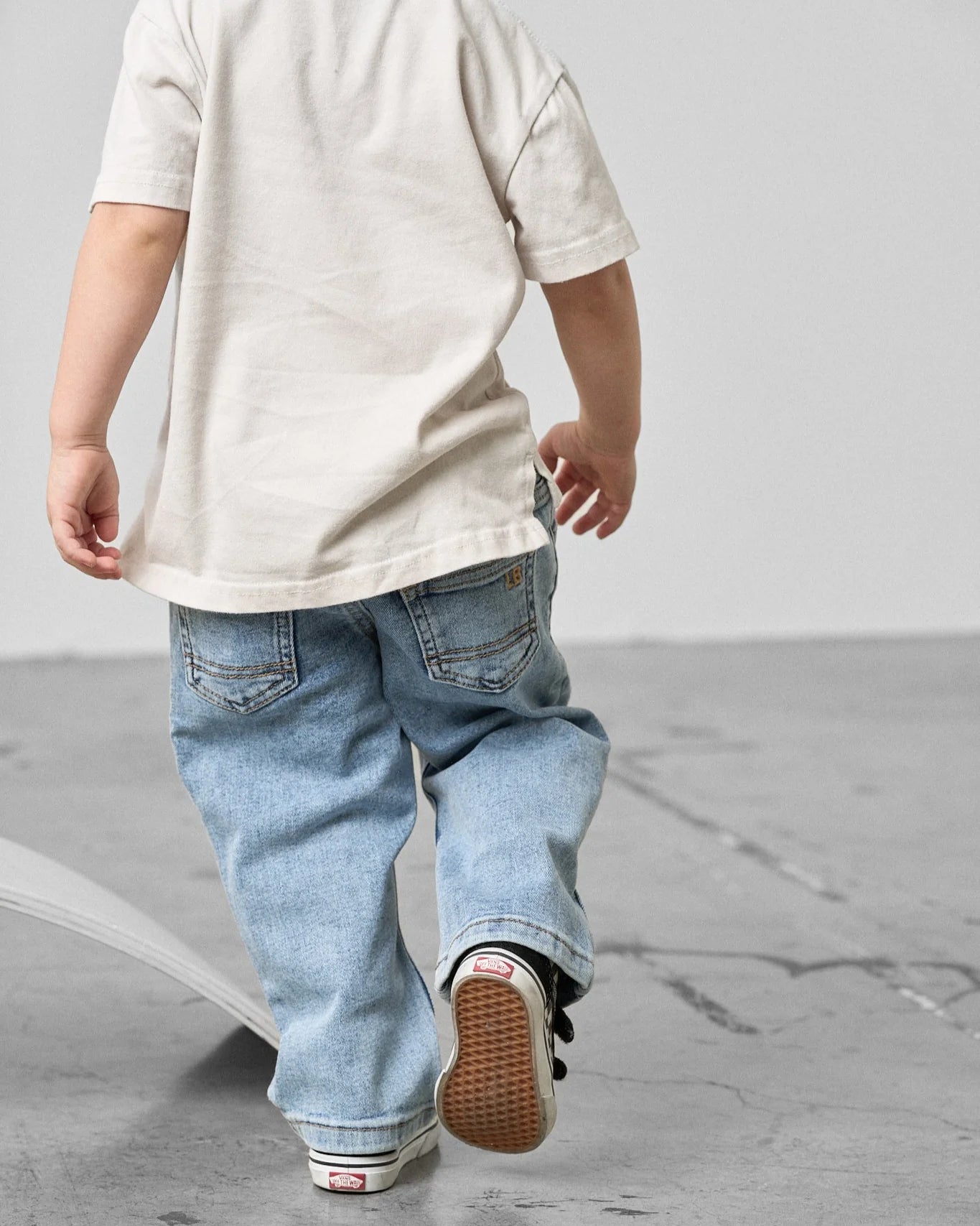 Straight Leg Jean | Light Wash