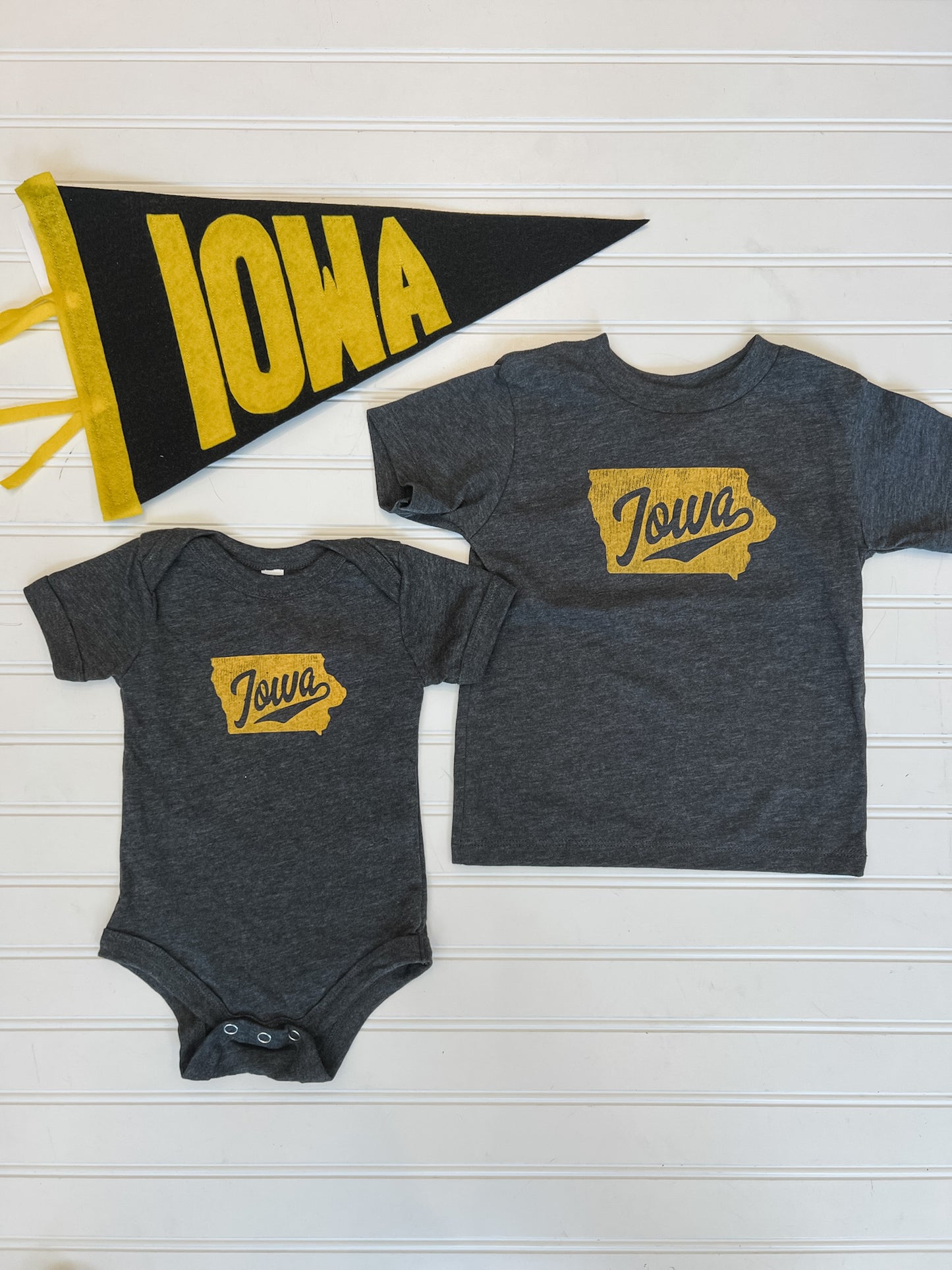 Iowa Tee | Dark Heather Grey