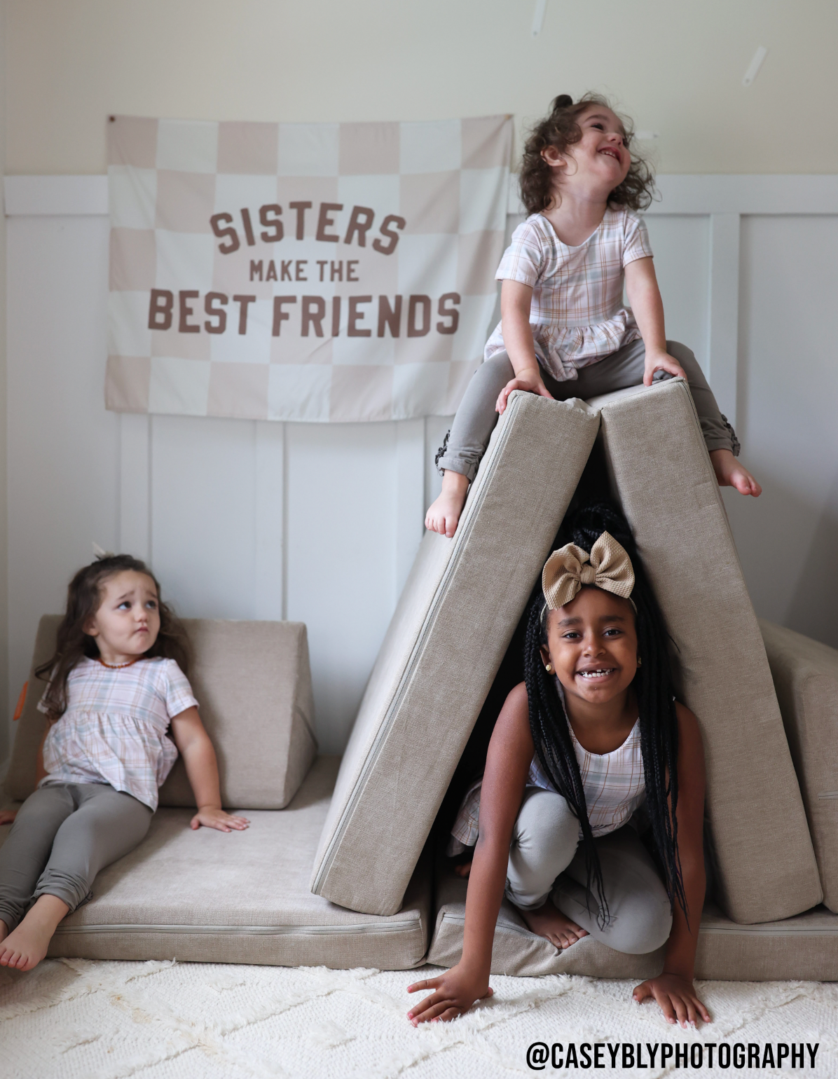 Sisters Make The Best Friends Wall Banner | Small 17x13"