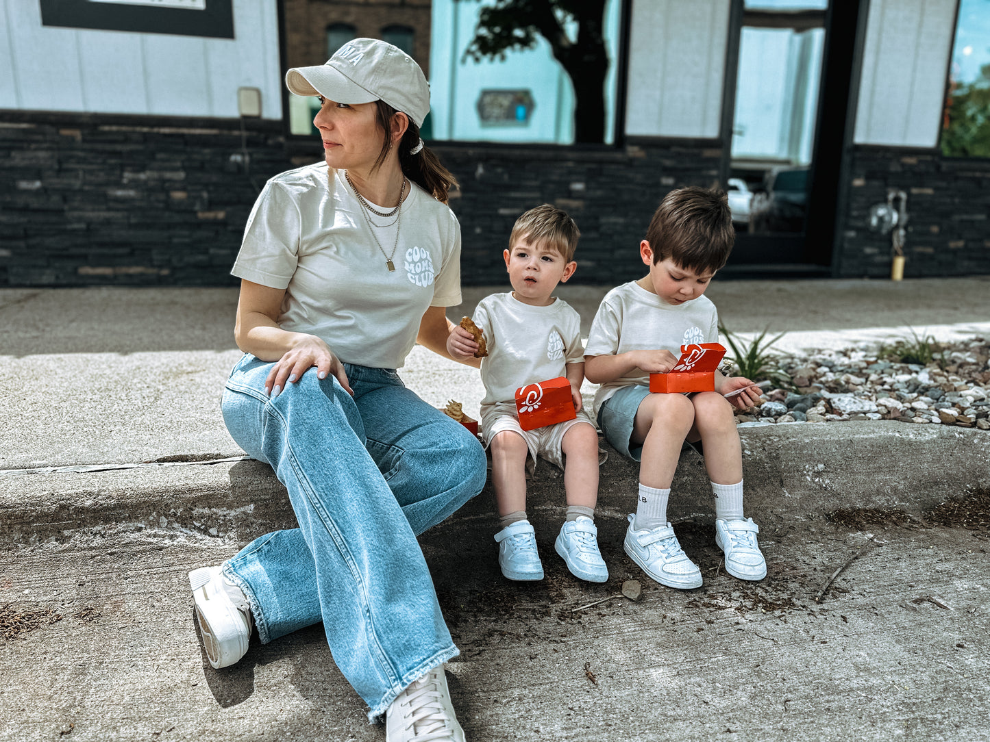 COOL MOMS CLUB Tee | Natural