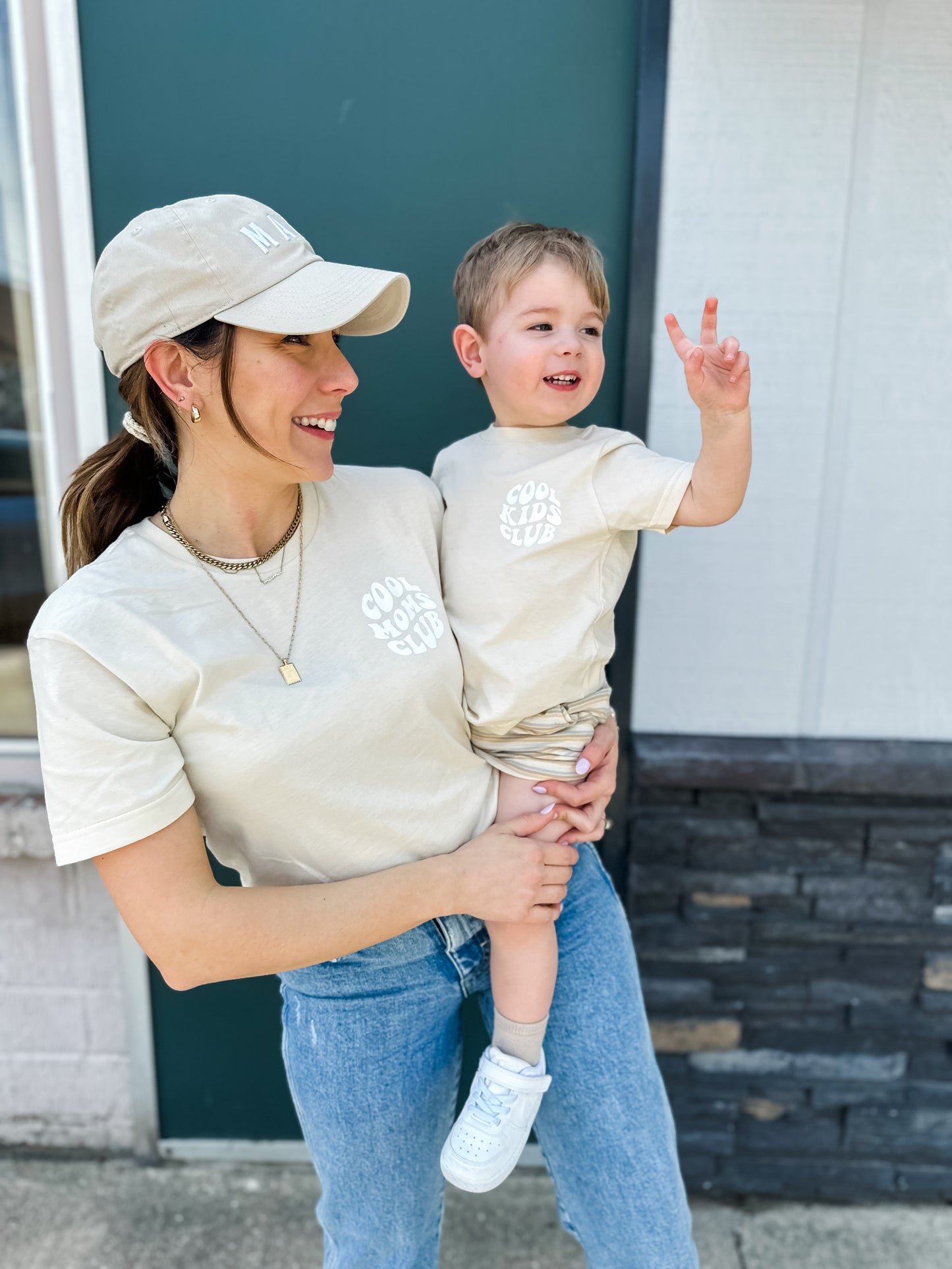 COOL MOMS CLUB Tee | Natural