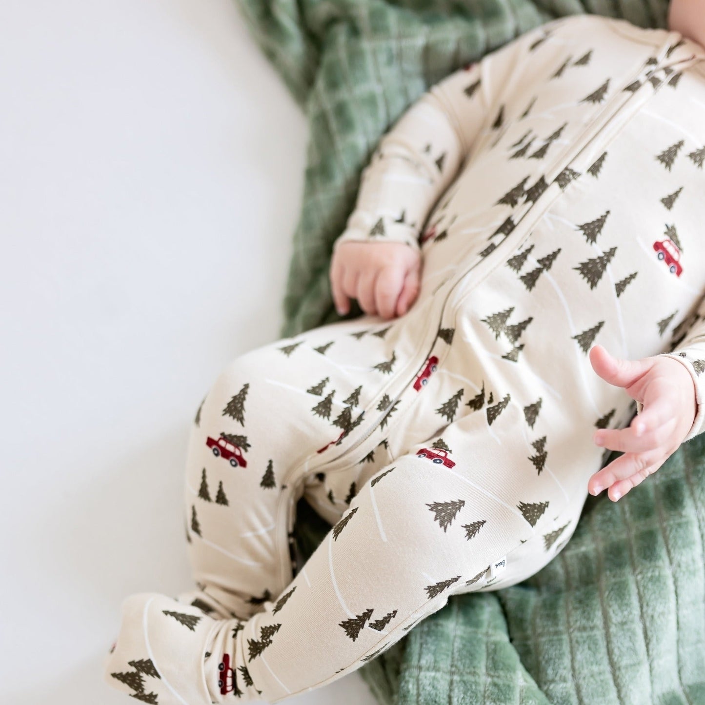 Bamboo Sleeper w/ Fold-Over Feet | Winter Wonderland