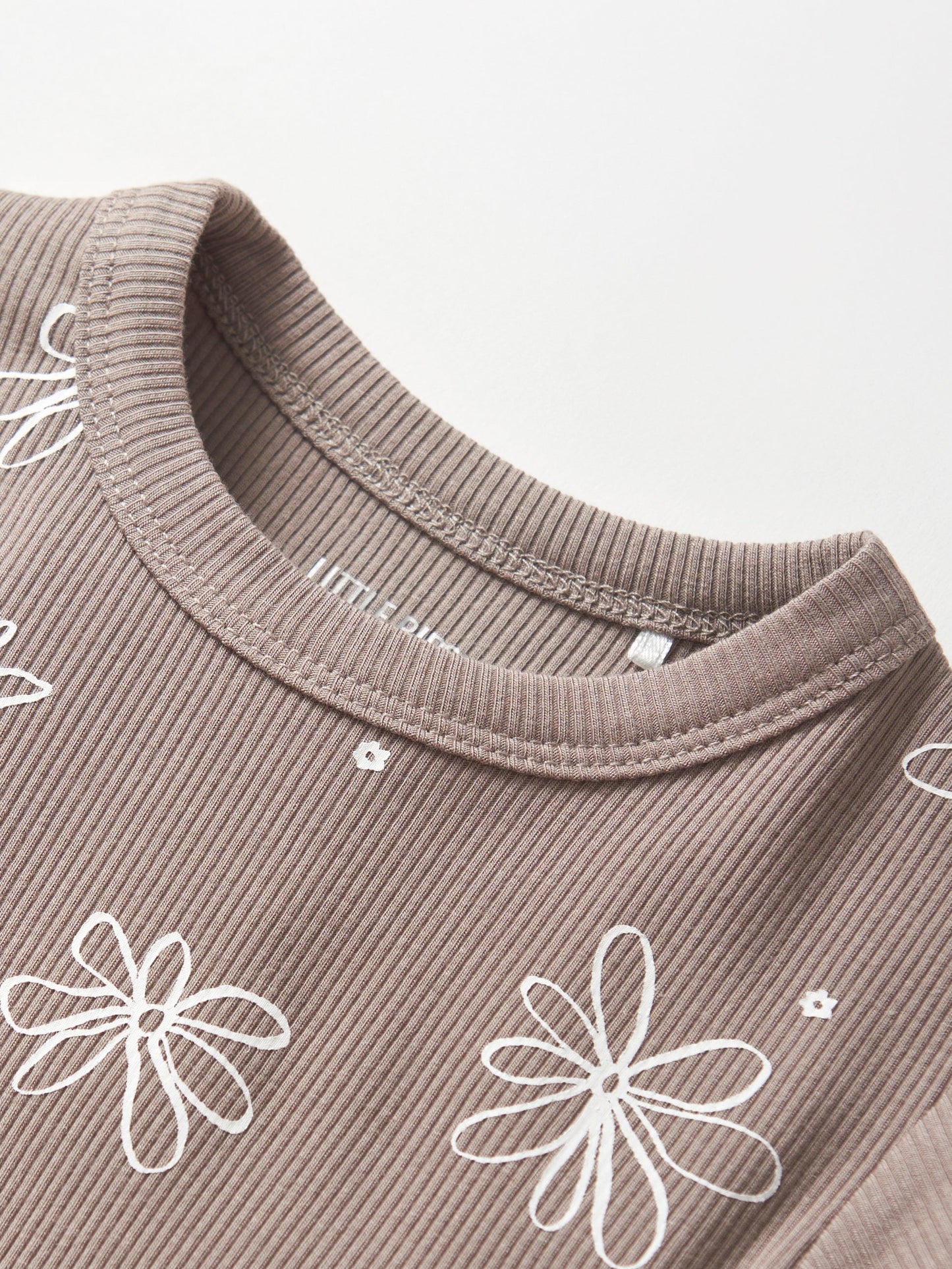 Floral Ribbed Lettuce Trim Tee | Mushroom