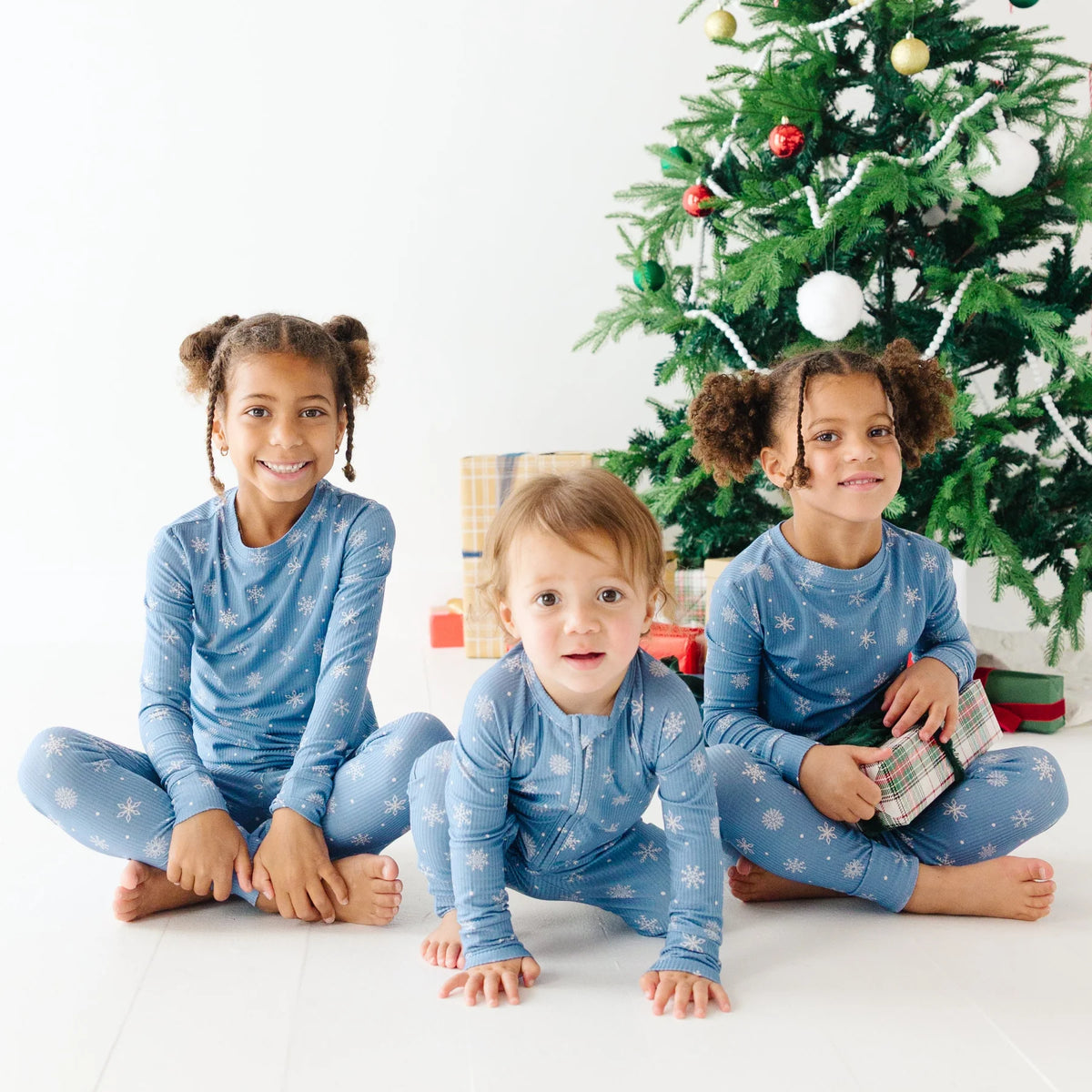 Snowflakes | Small Ribbed Bamboo Zip Sleeper w/ Fold-Over Feet