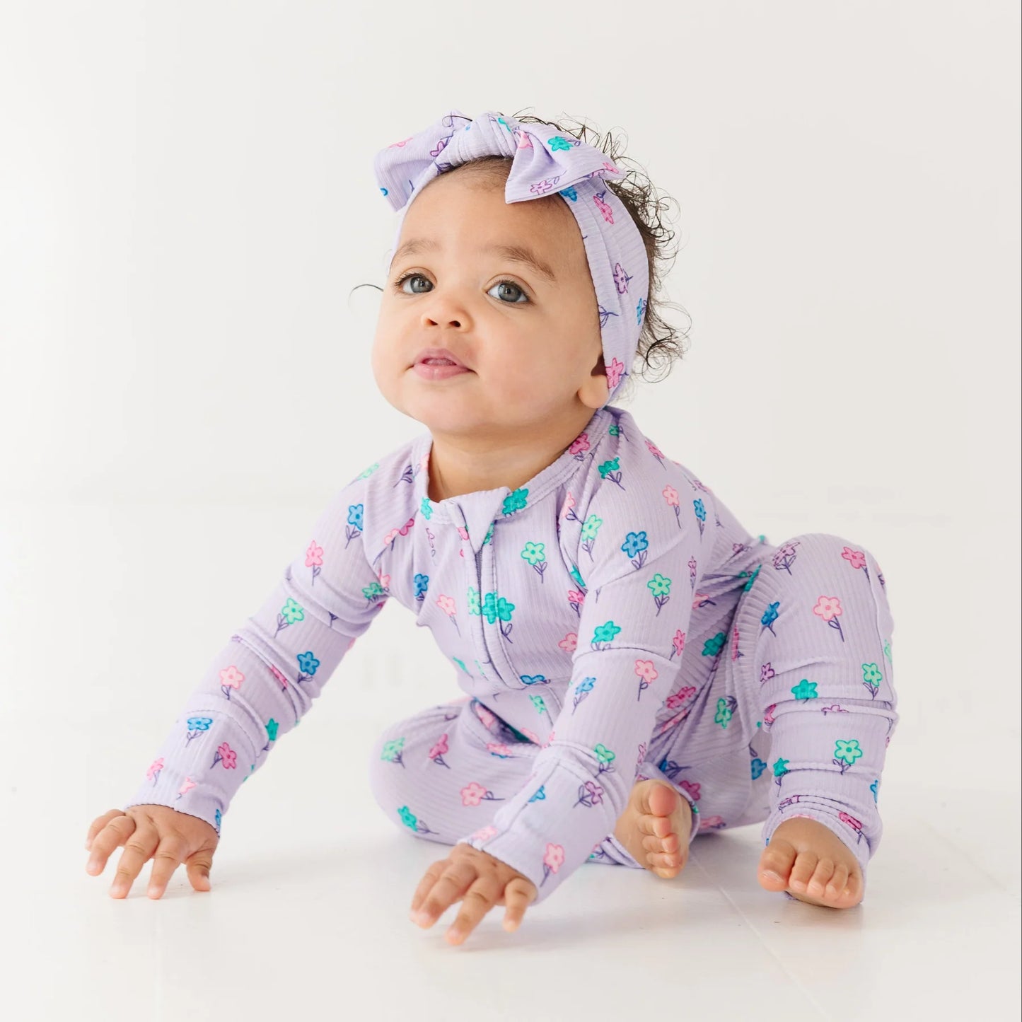Bamboo Zip Sleeper w Fold-Over Feet | Lilac Daisies (Small Ribbed)