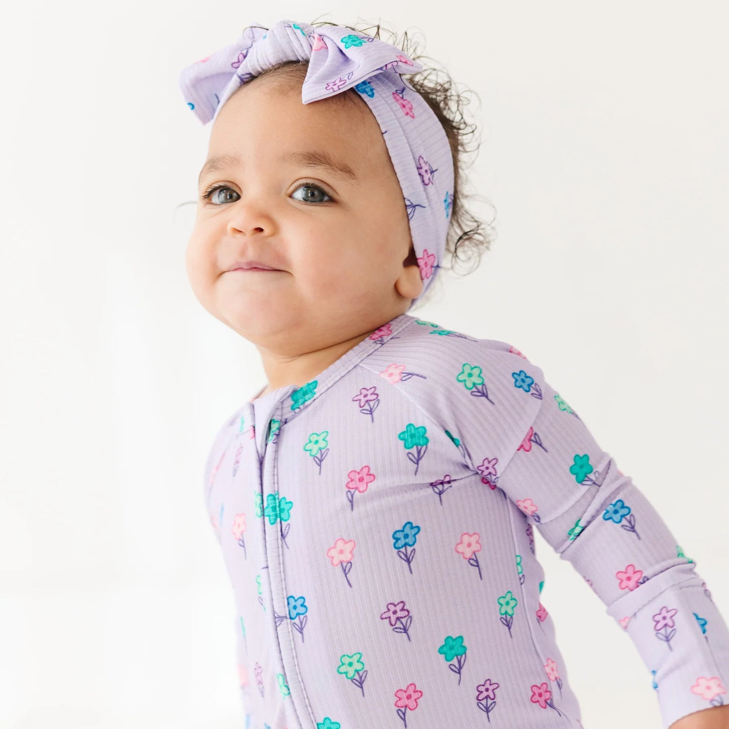 Bamboo Zip Sleeper w Fold-Over Feet | Lilac Daisies (Small Ribbed)