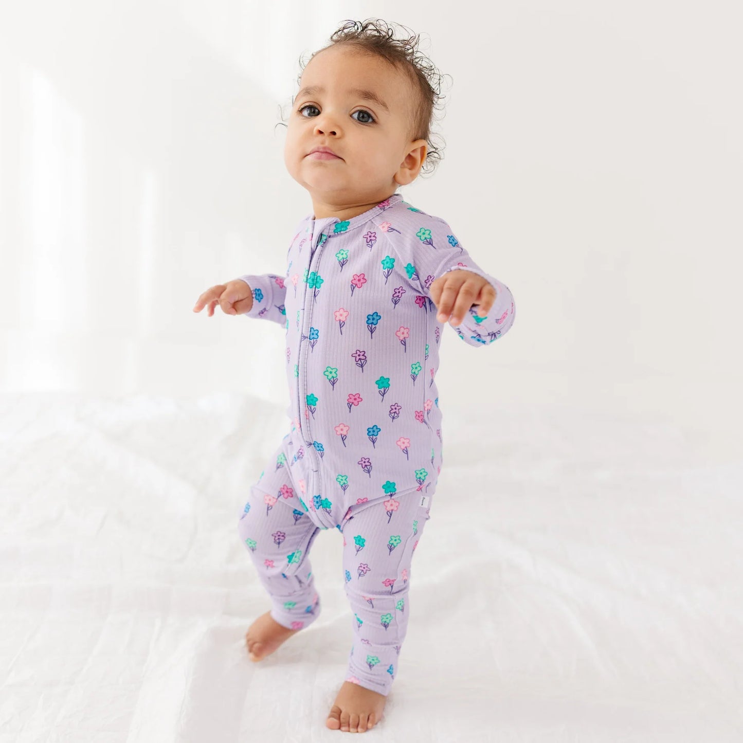 Bamboo Zip Sleeper w Fold-Over Feet | Lilac Daisies (Small Ribbed)