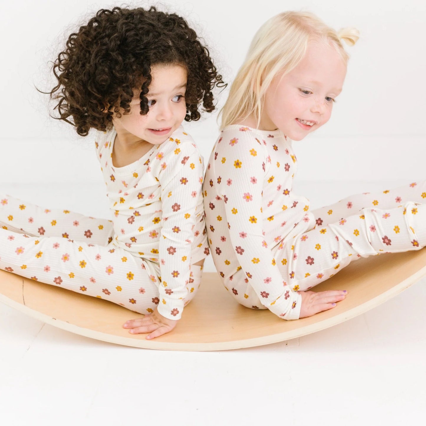 Bamboo Sleeper w/ Fold-Over Feet | Pink Daisies (Small Ribbed)