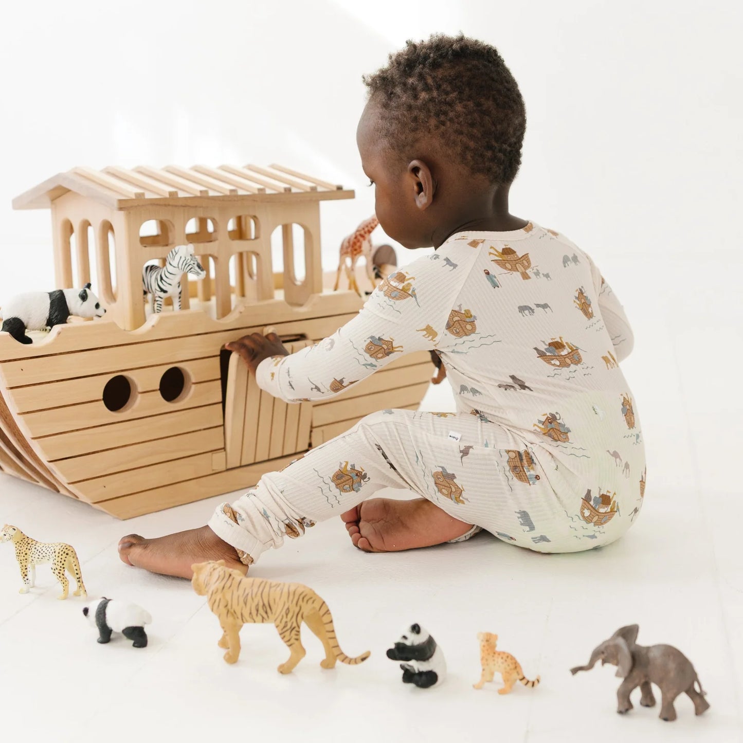 Bamboo Zip Sleeper w Fold-Over Feet | Noah's Ark (Small Ribbed)