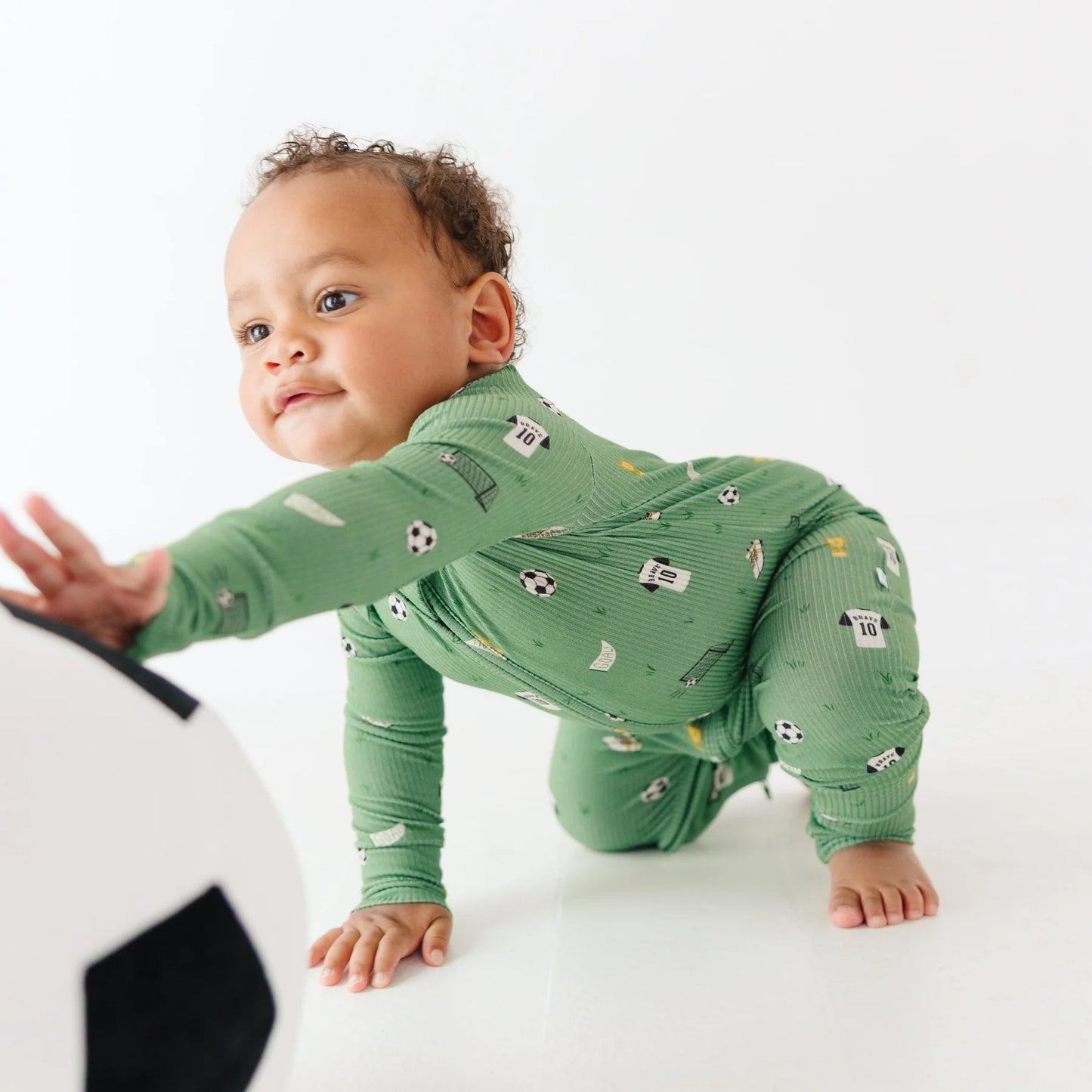Bamboo Zip Sleeper w/ Fold-Over Feet | Soccer (Small Ribbed)