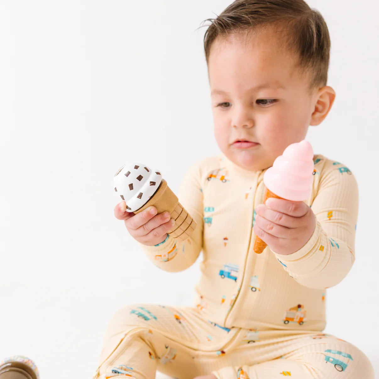 Bamboo Zip Sleeper w/ Fold-Over Feet | Ice Cream Trucks (Ribbed)